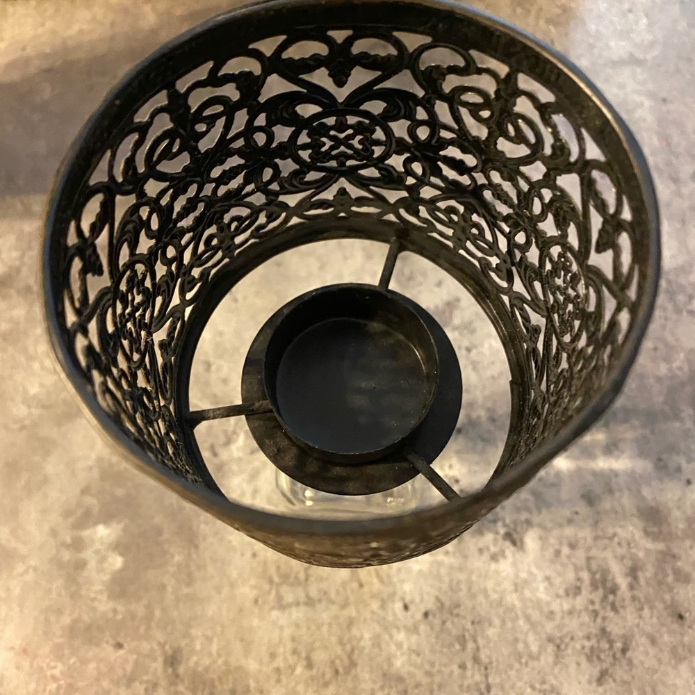 Tea candle holder